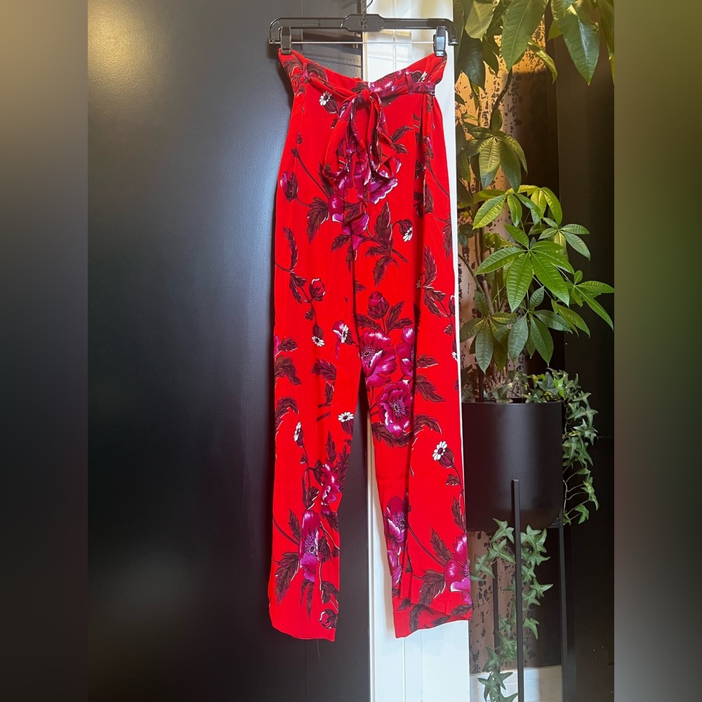 High waisted trousers with floral detail